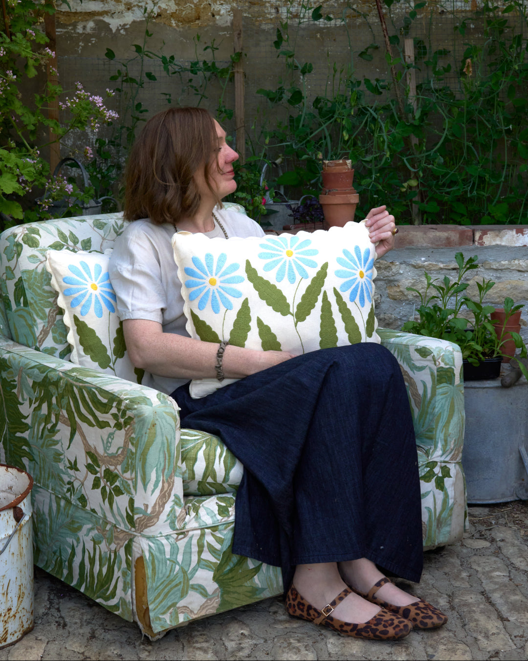 Summer Daisy Blue -  Otomi hand embroidered