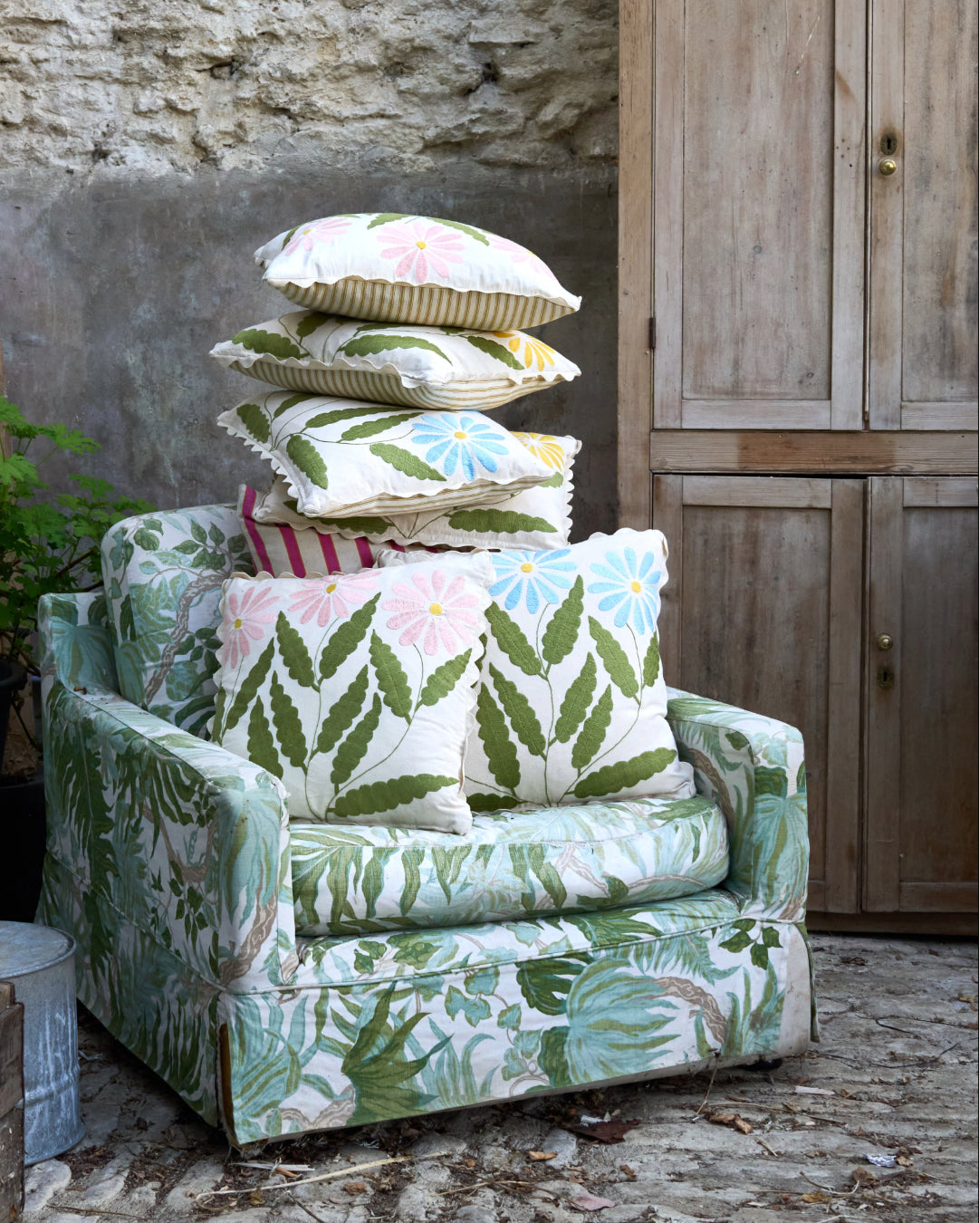 Summer Daisy Blue -  Otomi hand embroidered